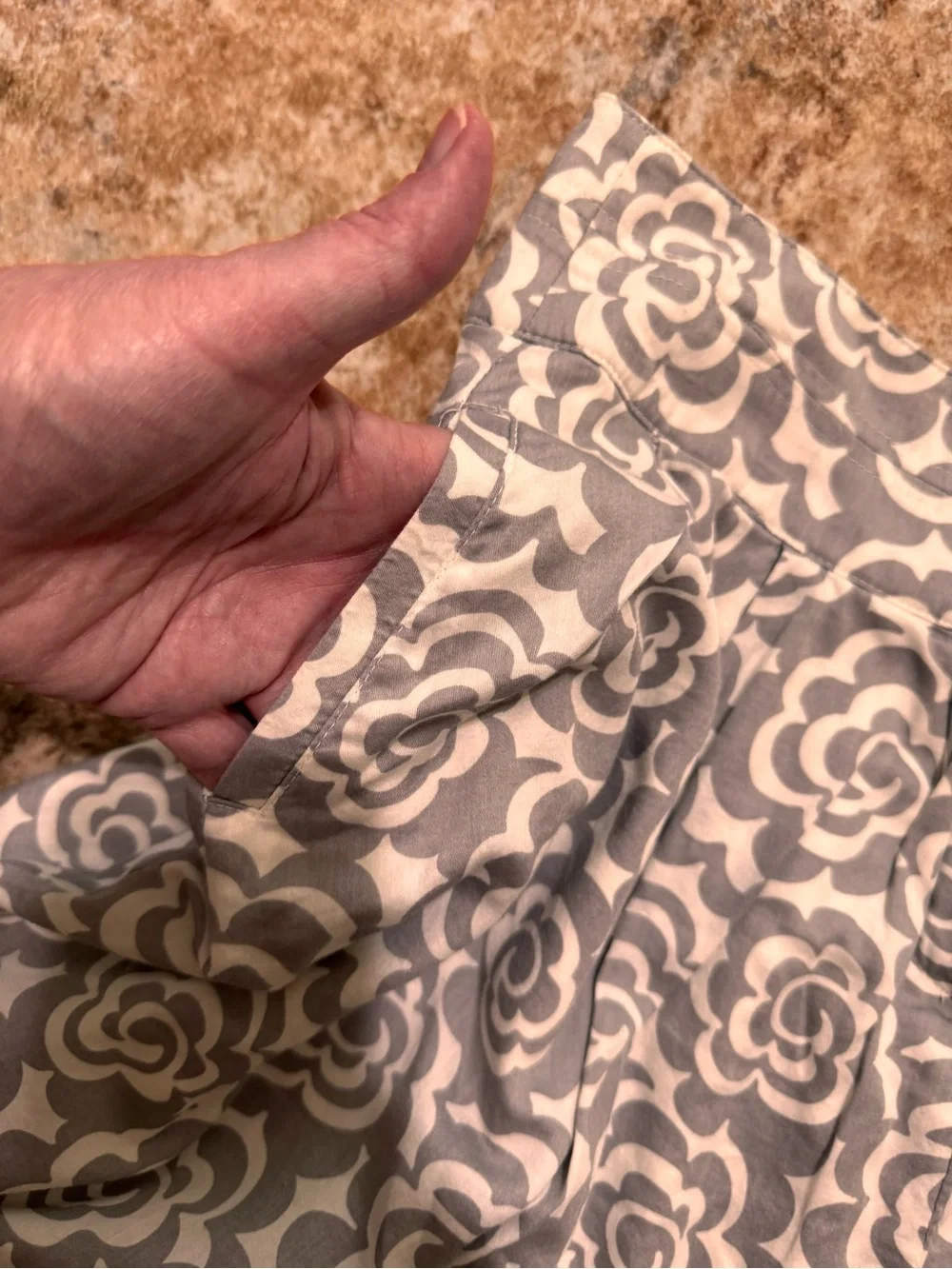 Old Navy Gray White Graphic Floral Pleated Retro Mini A-Line Skirt w/ pockets - Picture 7 of 13